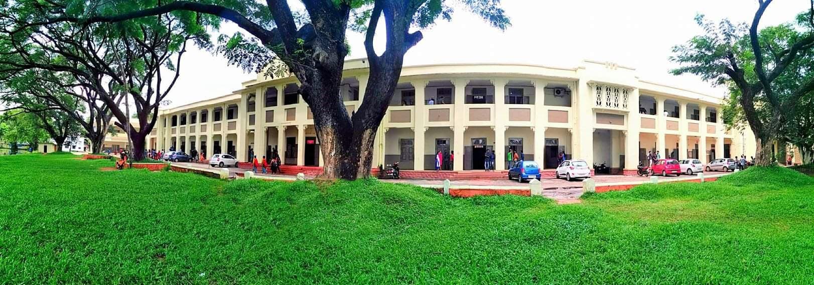 Sanatana Dharma College, Alappuzha, null
